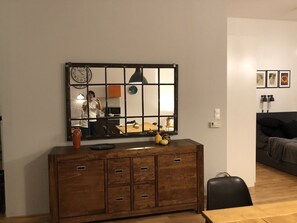 1 Schlafzimmer, Schreibtisch, Bügeleisen/Bügelbrett, Reisekinderbett