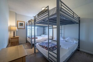 3 bedrooms, desk, iron/ironing board, WiFi