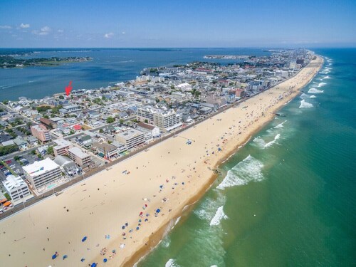Large Townhouse B, Walk to the Beach and Boardwalk
