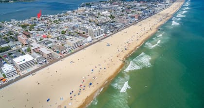 Large Townhouse B, Walk to the Beach and Boardwalk