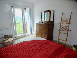 2 chambres, fer et planche Ă repasser, Wi-Fi, draps fournis