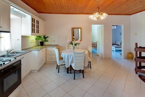 Fridge, oven, stovetop, dishwasher