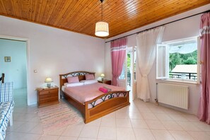 4 chambres, fer et planche à repasser, Wi-Fi, draps fournis