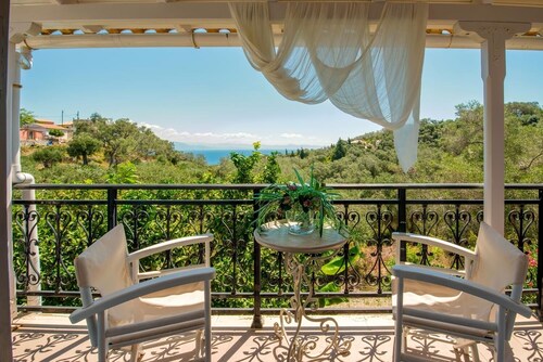 Angelina Villa - Four Bedroom Villa, Sleeps 8