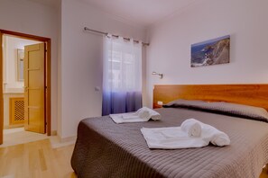 2 habitaciones, tabla de planchar con plancha y wifi gratis 