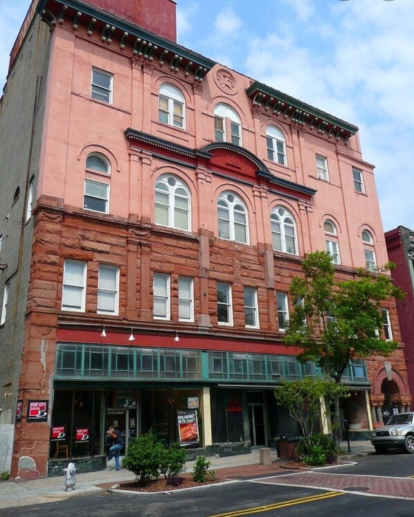 Exterior - Beautifully restored condo in the heart of everything downtown has to offer! (Wilmington)