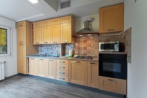 雪櫃、微波爐、焗爐、爐具