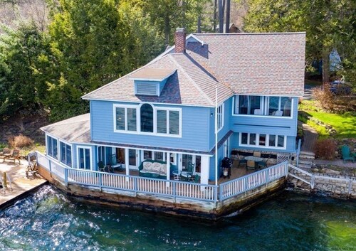 Lakefront house in the town of Bolton right on the water with private dock space