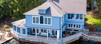 Lakefront house in the town of Bolton right on the water with private dock space