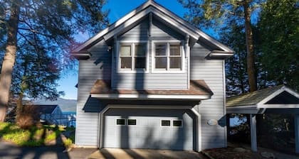 Lakefront house in the town of Bolton right on the water with private dock space