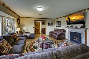 Smart TV, chimenea y videojuegos