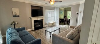 COZY COMFY CRAFTSMAN EARLY  CHECK IN AVAILABLE.  2600 SQ FT