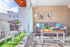 Premium Apartment (#2) | Living area | 50-inch Smart TV with satellite channels, TV - Luxury Apartments in Palermo - by BueRentals (Buenos Aires)