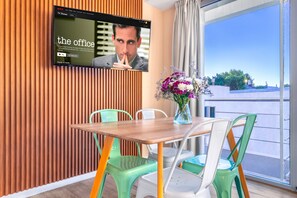 Appartement Premium (#2) | Restauration dans la chambre