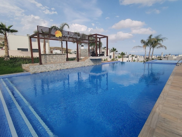 Piscina all'aperto, una piscina riscaldata