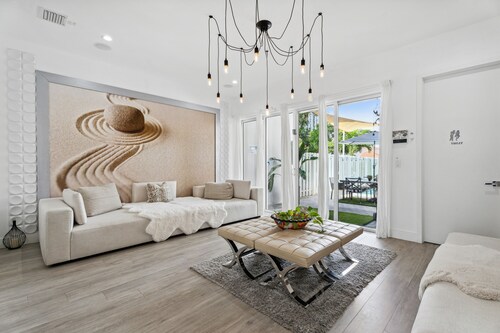  Modern haven  5B 4B with heated  Pool