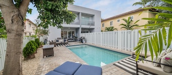 Modern haven  5B 4B with heated  Pool