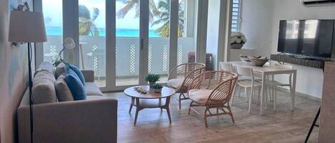 Fernseher, Tischtennisplatte