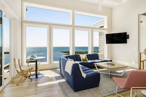 Smart-TV, Kamin, Tischfußball, Tischtennisplatte