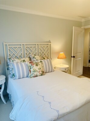6 bedrooms, iron/ironing board, WiFi