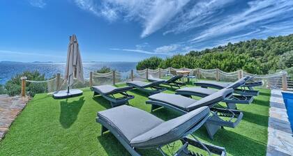 Beachfront Villa New Horizons II