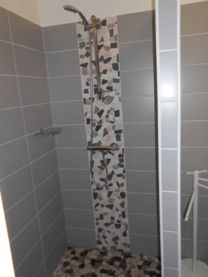 Chuveiro, secador de cabelo