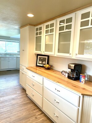 Interior - Country farmhouse with outdoor entertaining area (Palisade)