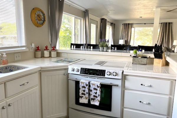 Frigorífic, microones, forn i placa de cuina