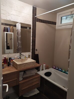 ヘアドライヤー、タオル