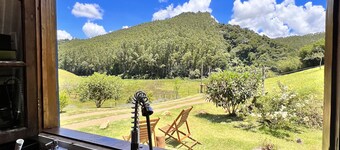 Very charme and comfort in the rock, in the paradise of Cunha.