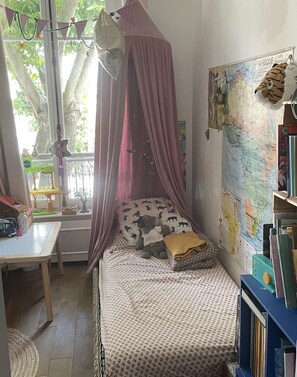 2 bedrooms, WiFi, bed sheets - Bright atypical duplex in Menilmontant (Paris)