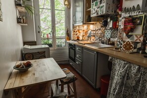 Kjøleskap, ovn, oppvaskmaskin og kaffetrakter/tekoker