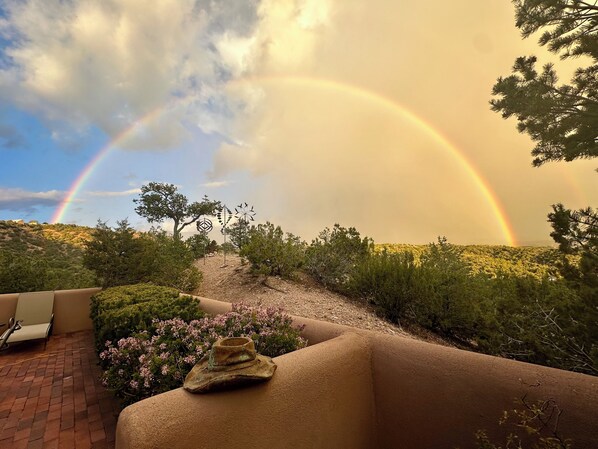 Property grounds - Spectacular Mountain Views, Supreme Tranquility & Privacy in Tesuque! (Santa Fe)