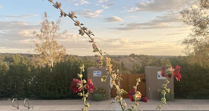 Spectacular Mountain Views, Supreme Tranquility & Privacy in Tesuque!