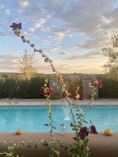 Spectacular Mountain Views, Supreme Tranquility & Privacy in Tesuque!