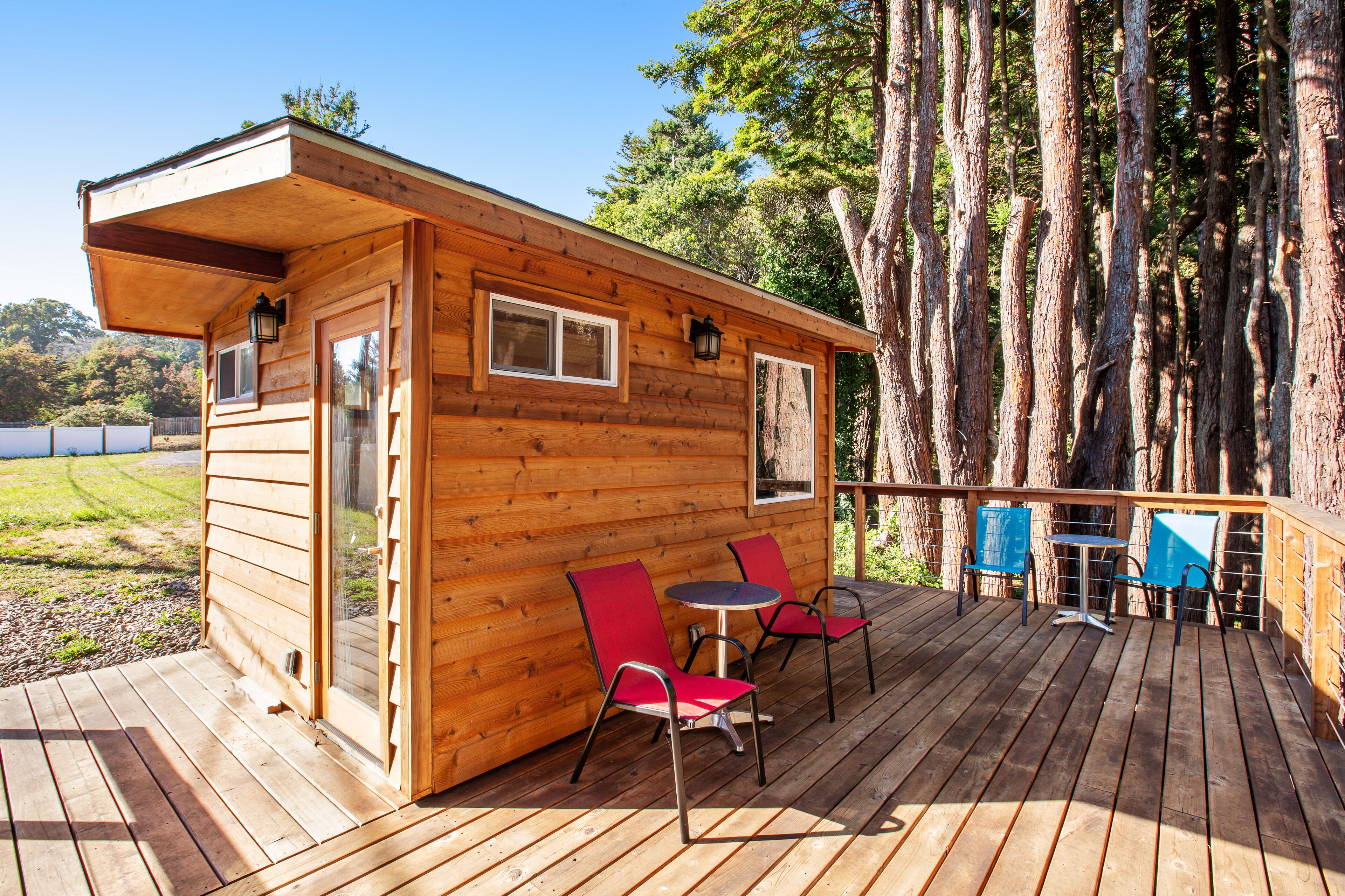 Lovely three-suite home on 11 acres with hot tub, fireplace, & beach access