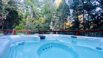 Tina de hidromasaje al aire libre