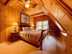5 bedrooms, free WiFi, bed sheets - The Creek-Side Cabin: Spa, 5 Star, Upgraded, Big Deck, Quiet, Walk To Town (Idyllwild-Pine Cove)