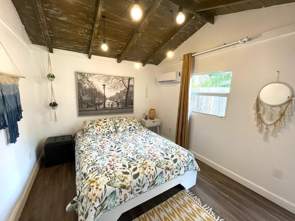 Iron/ironing board, WiFi (free), bed sheets