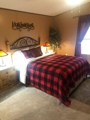 3 bedrooms, desk, iron/ironing board, travel cot