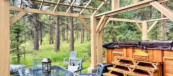 Secluded CO retreat featuring a swim spa, hiking trail and stocked kitchen!