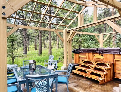 Secluded CO retreat featuring a swim spa, hiking trail and stocked kitchen!