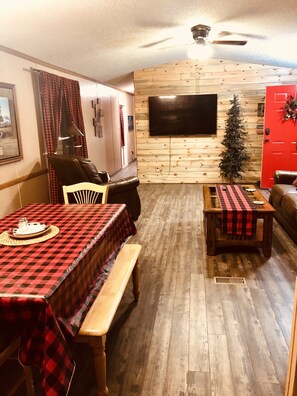 Dining - Secluded CO retreat featuring a swim spa, hiking trail and stocked kitchen! (Woodland Park)