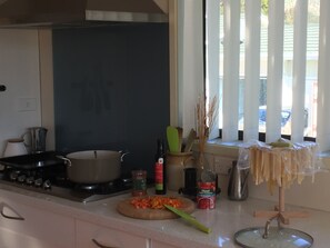 Fridge, microwave, oven, stovetop