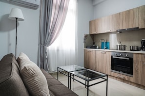 Smart TV, offices - Polytimon, an Athenian Neoclassical Apartment (Athens)