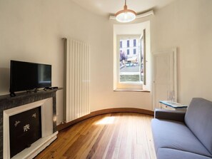 TV - Blu - Borgo Antico by Interhome (Porto Valtravaglia)