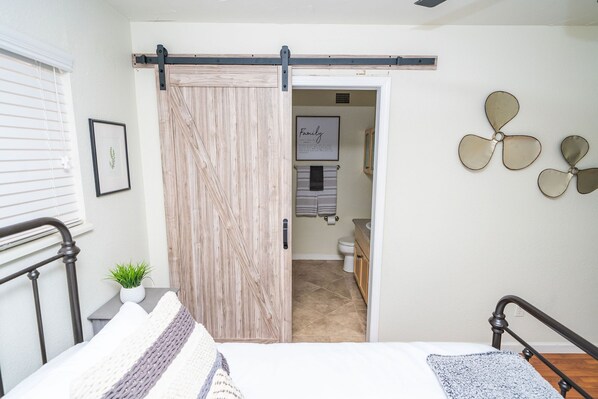 4 bedrooms, iron/ironing board, free WiFi, bed sheets