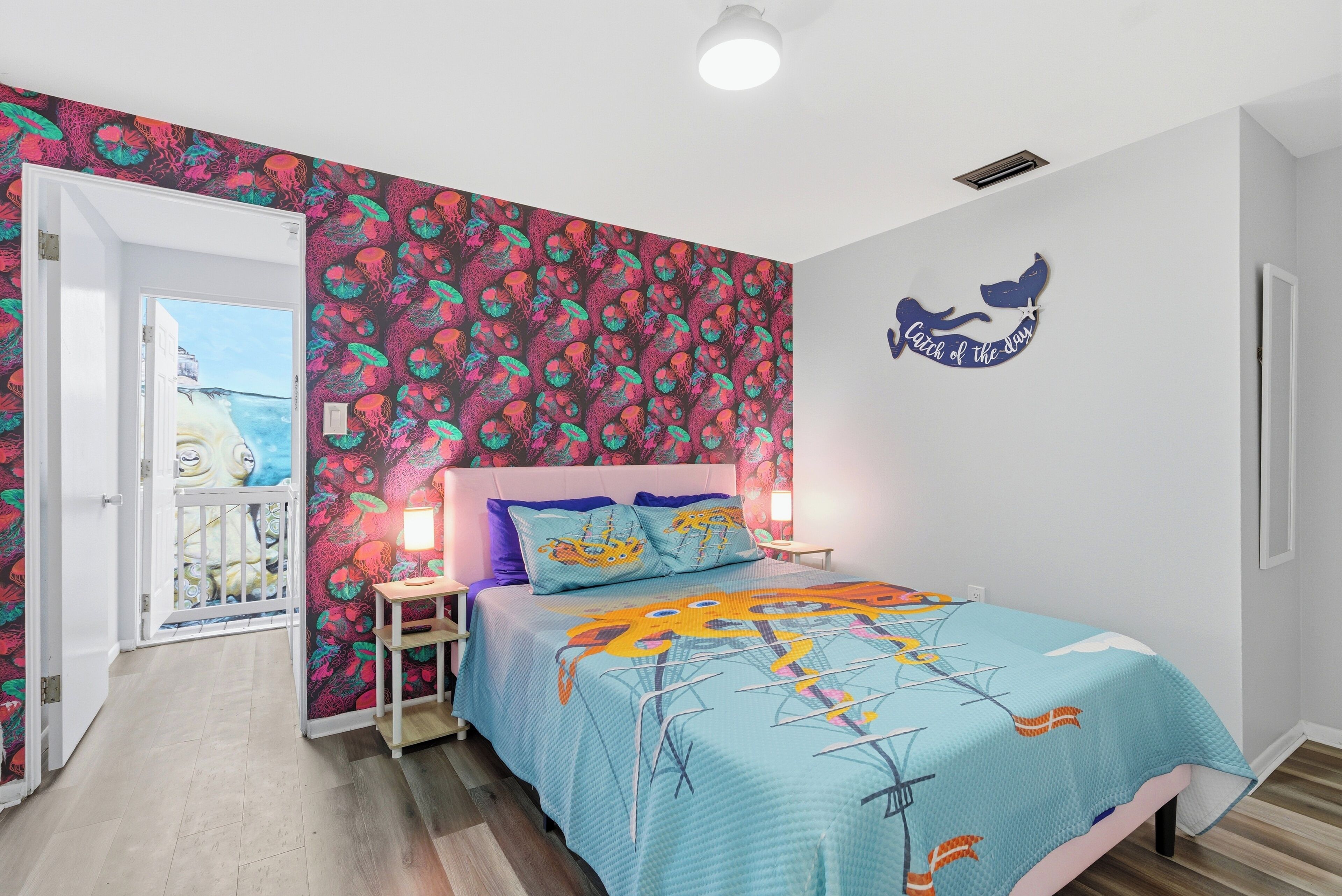 3 habitaciones, tabla de planchar con plancha, wifi y ropa de cama 