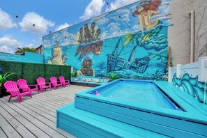 Terrace/patio - Trendy & Fun Haven: Walk to Beach ~ Jacuzzi ~ Pool (Siesta Key)