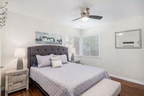 3 habitaciones, tabla de planchar con plancha, wifi y ropa de cama